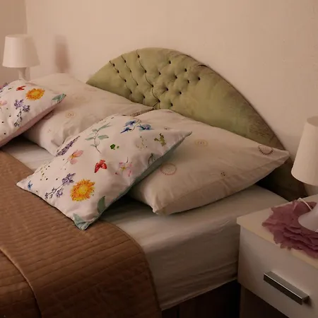 Kezic Drvenik Apartment *