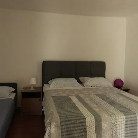 Kezic * Drvenik (Split-Dalmatia)