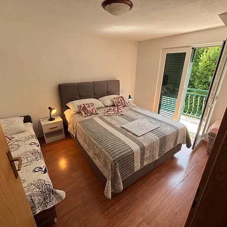 Kezic Drvenik (Split-Dalmatia)